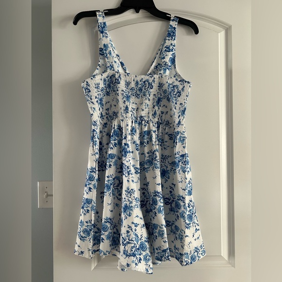 Floral Blue and White Sleeveless Romper L - Picture 2 of 2